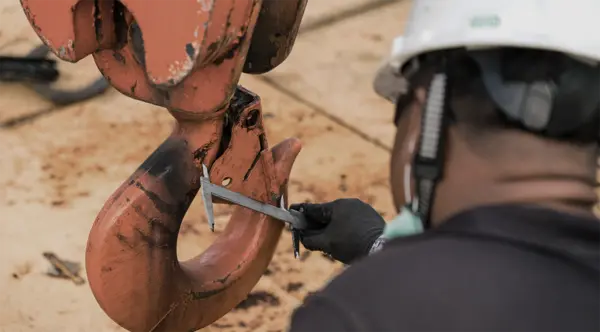 service tecgnician measuring hook